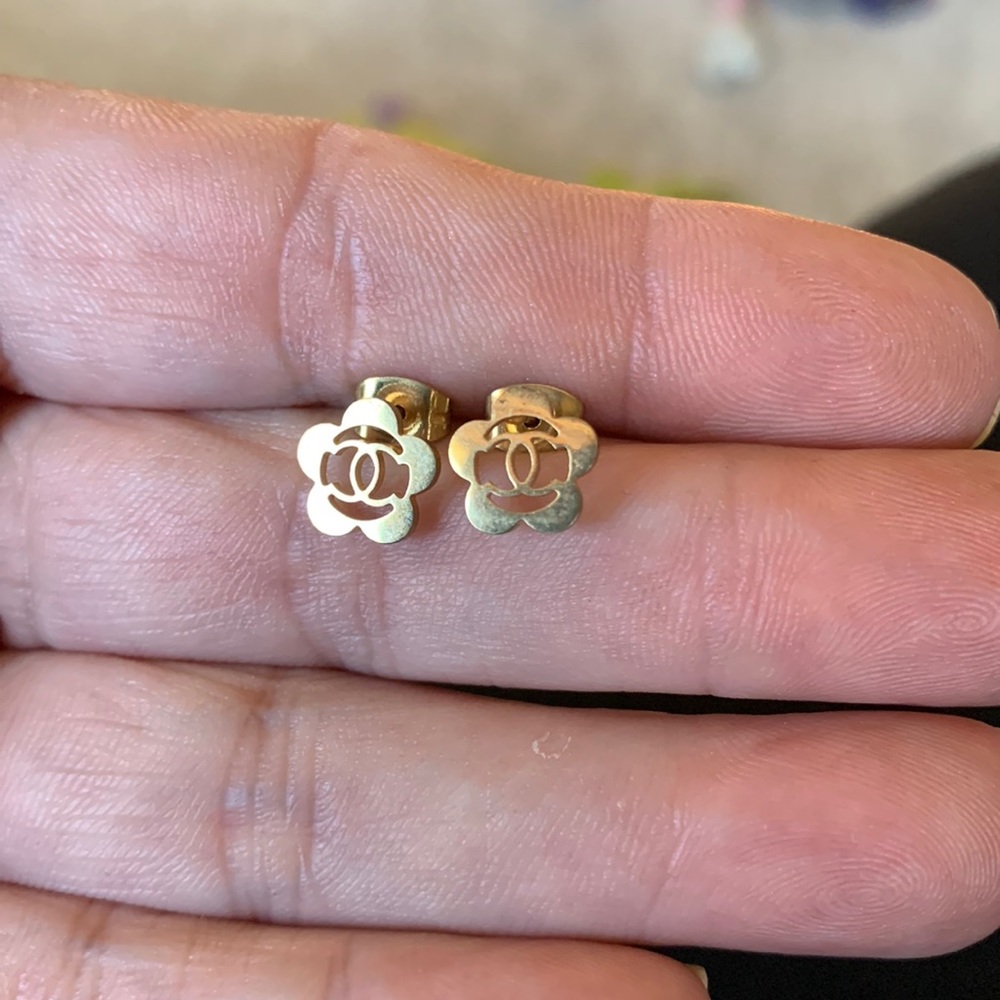 Designer look stud earrings